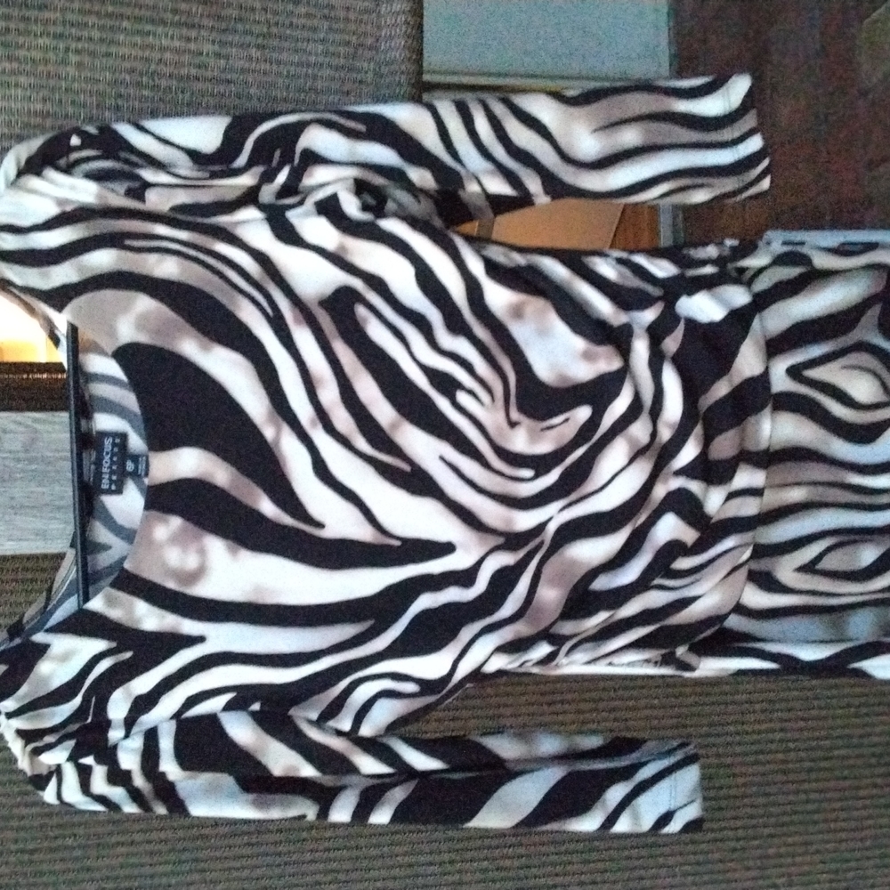 Dress - Picture 2 of 4